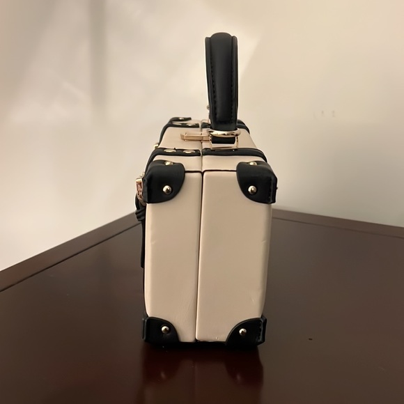 Aldo - Picture 3 of 11